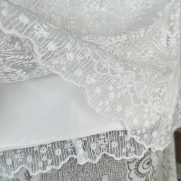 Elegant White Lace Women's Top - Picture 3 of 6